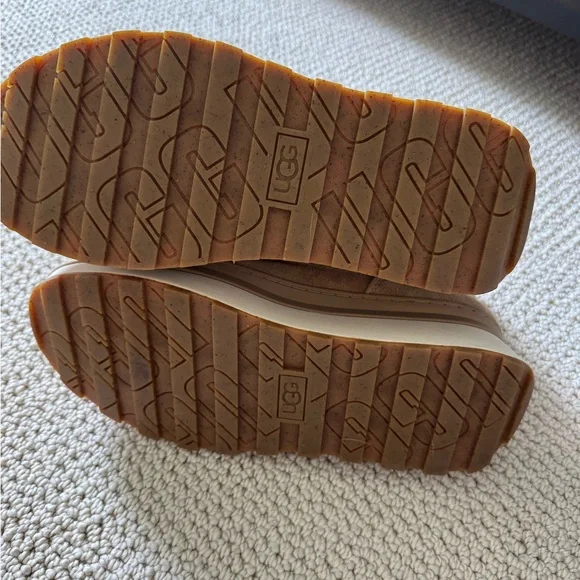 UGG Marin Bootie - Size 8 - Like New/No Wear - Picture 11 of 11